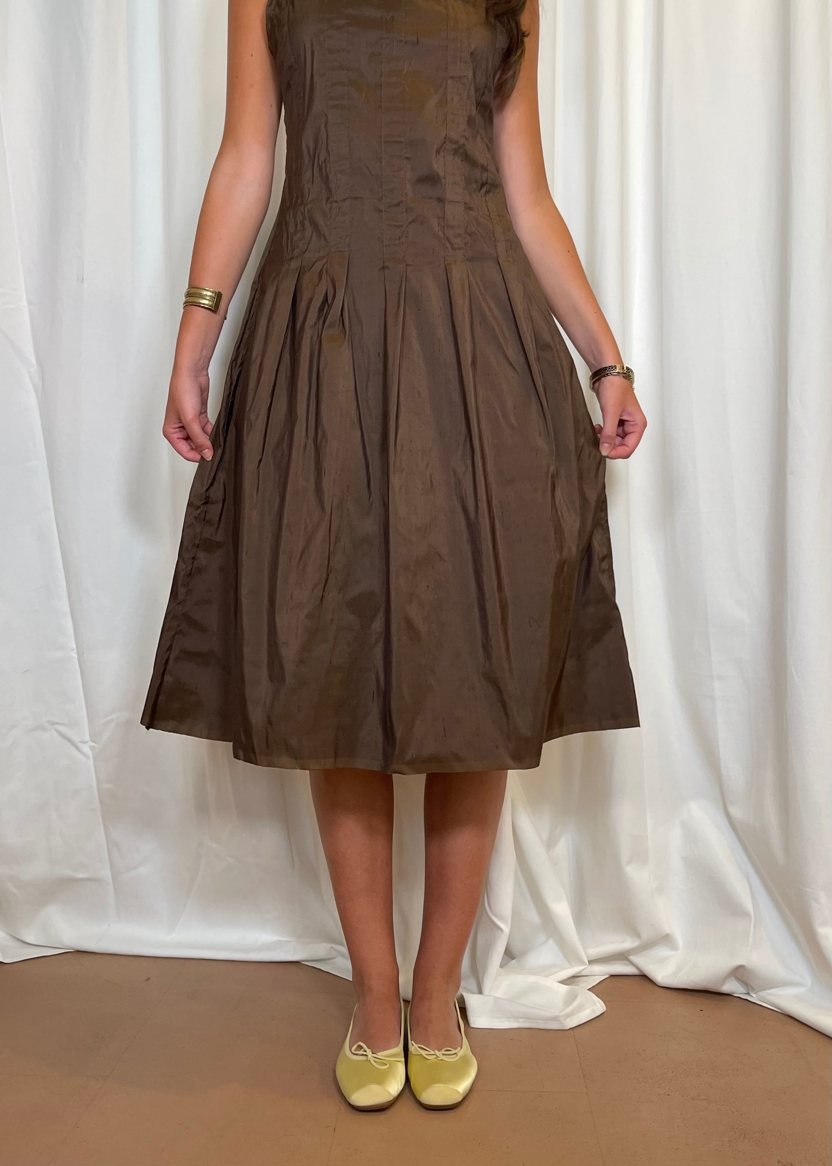Bella Wynne Inverted Pleat Dress Cotton Organdie Chocolate Brown Detail