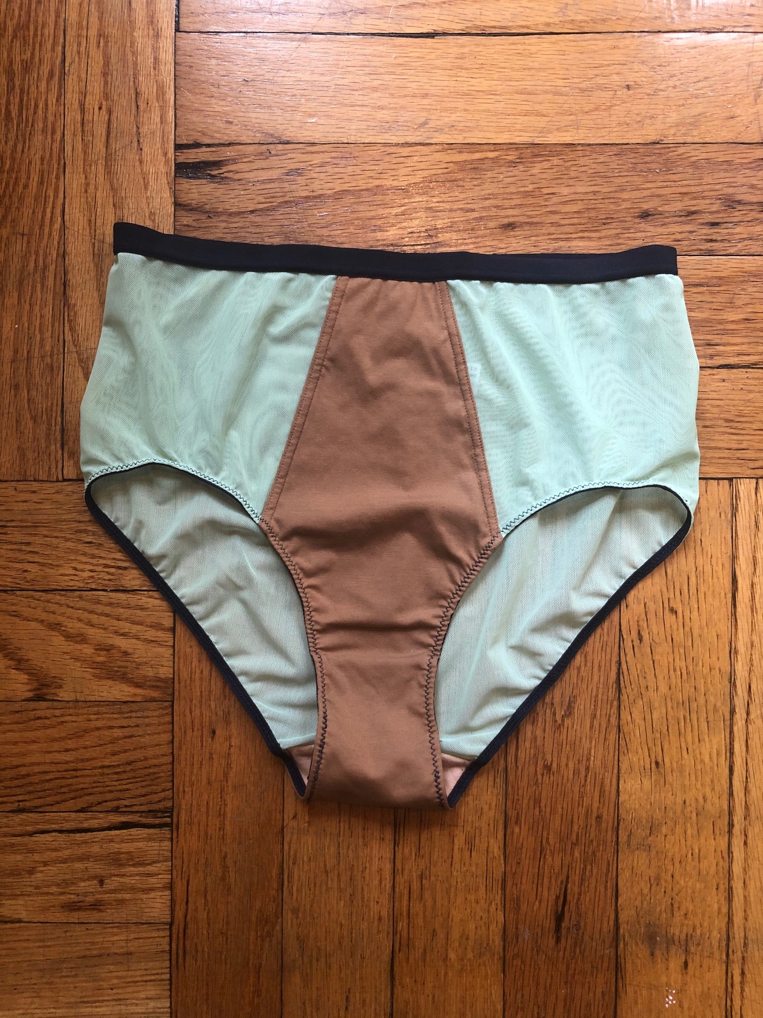 Briefs in Mint and Camel