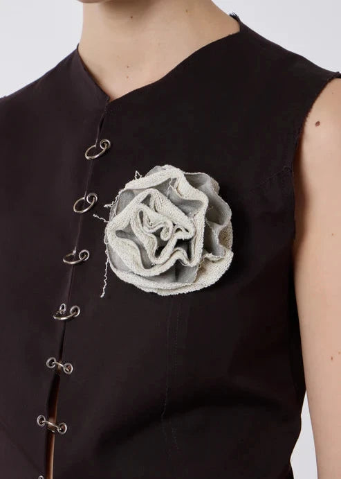 Cathechlisma Pirouette Jersey Brooch Grey Close Up