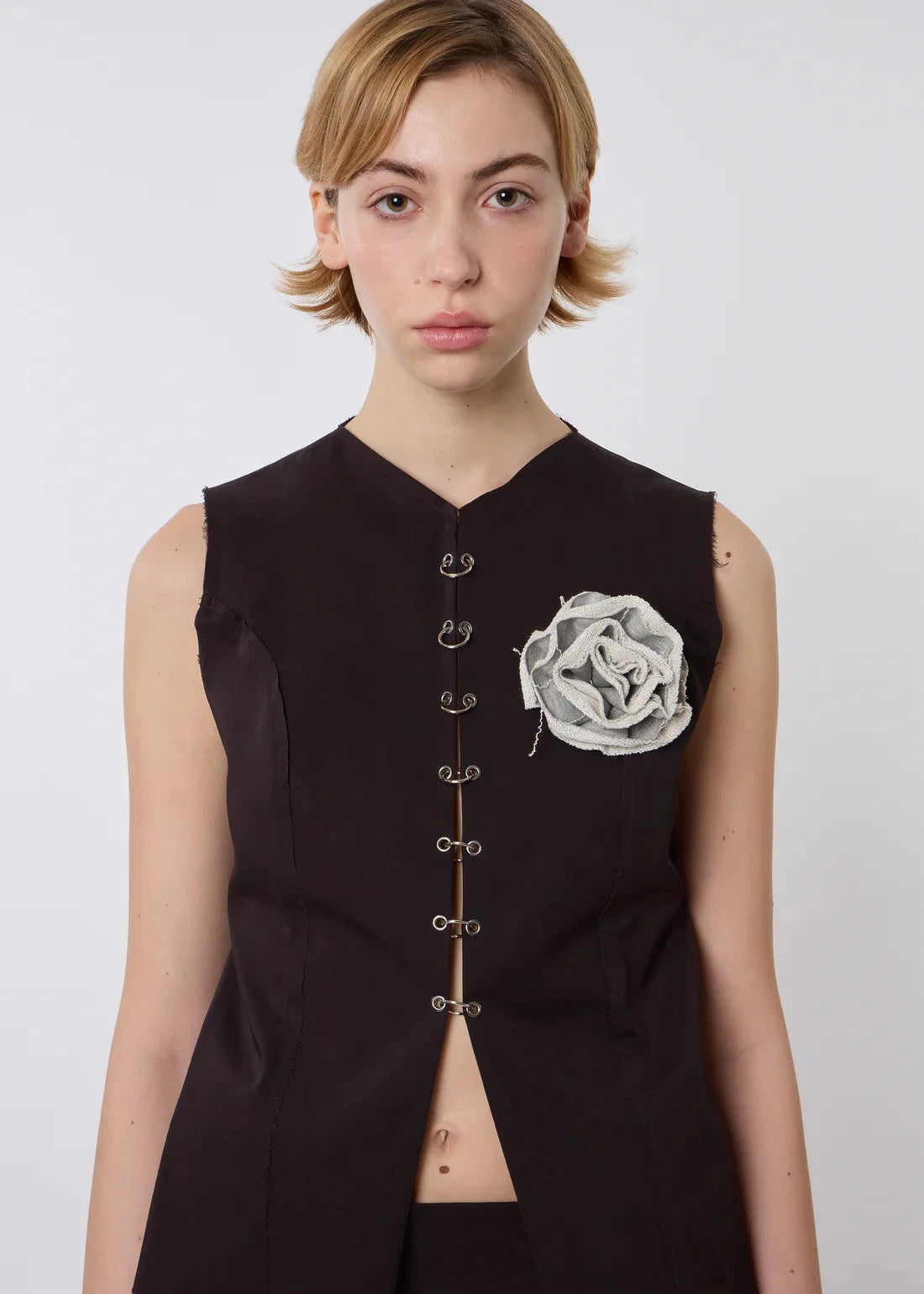 Cathechlisma Pirouette Jersey Brooch Grey Front