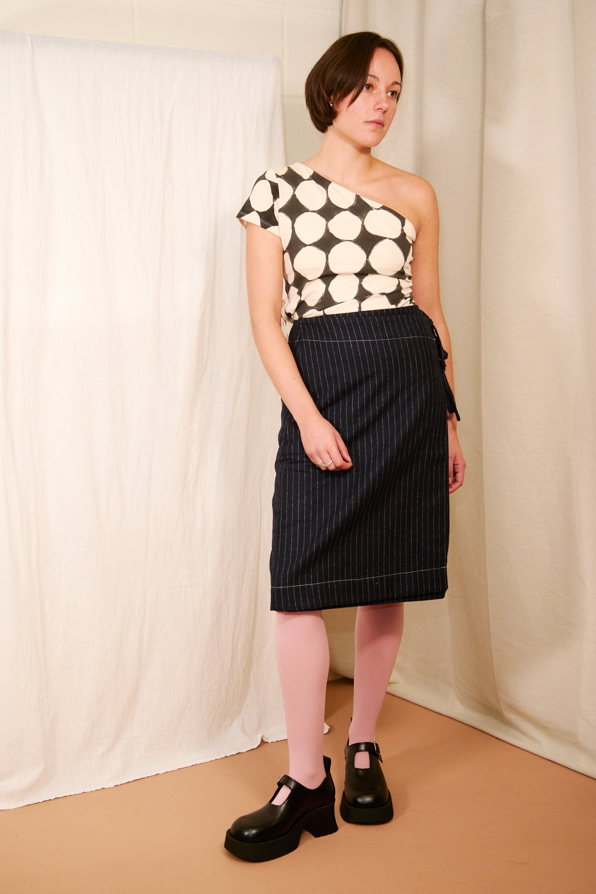 HOSBJERG_RASMINE_SKIRT_DARK_BLUE_PINSTRIPE1.jpg