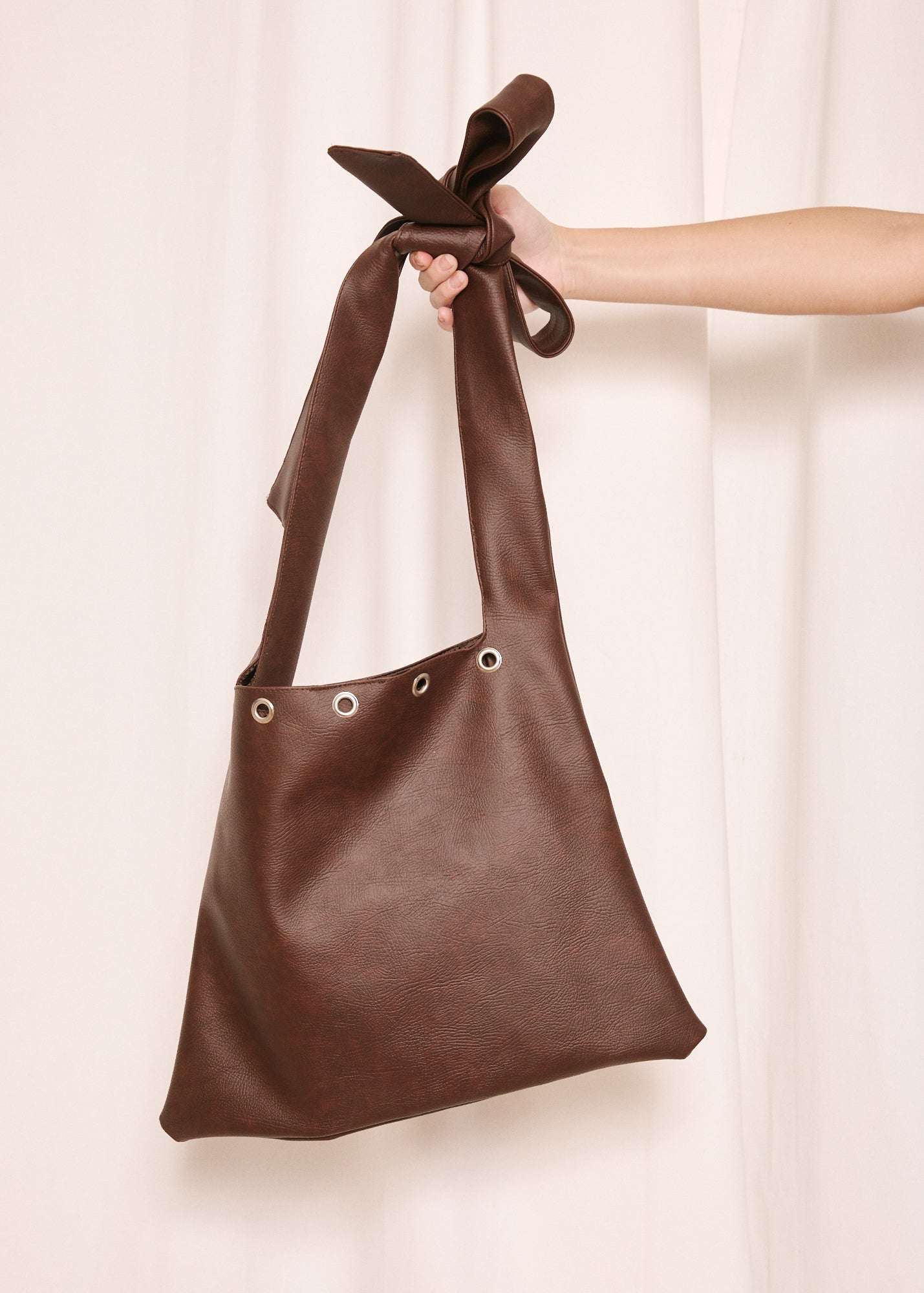 NORAH_Chocolate Eyelet Bag Medium Naé