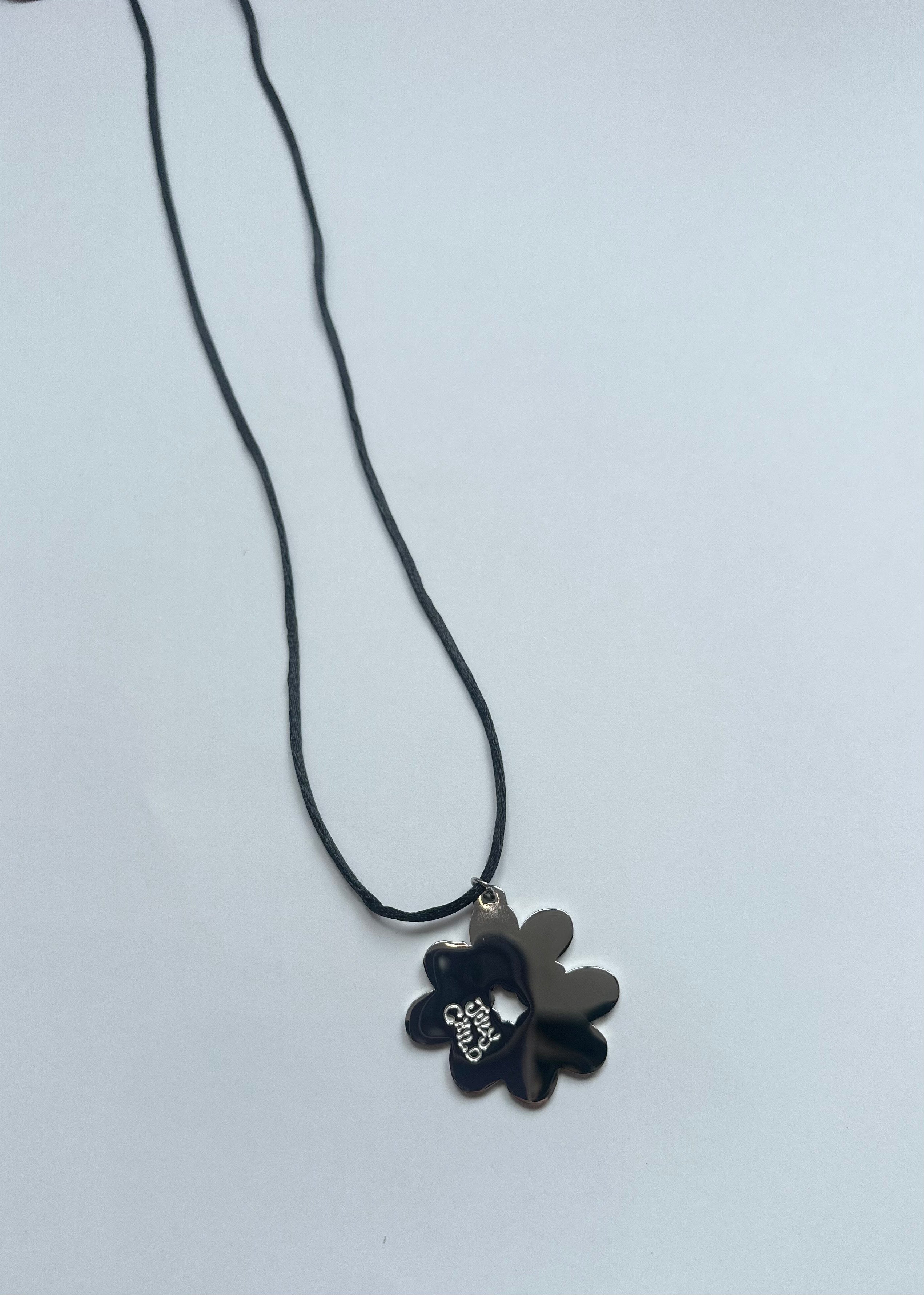 Norah Store July Child Blobby Flower Necklace