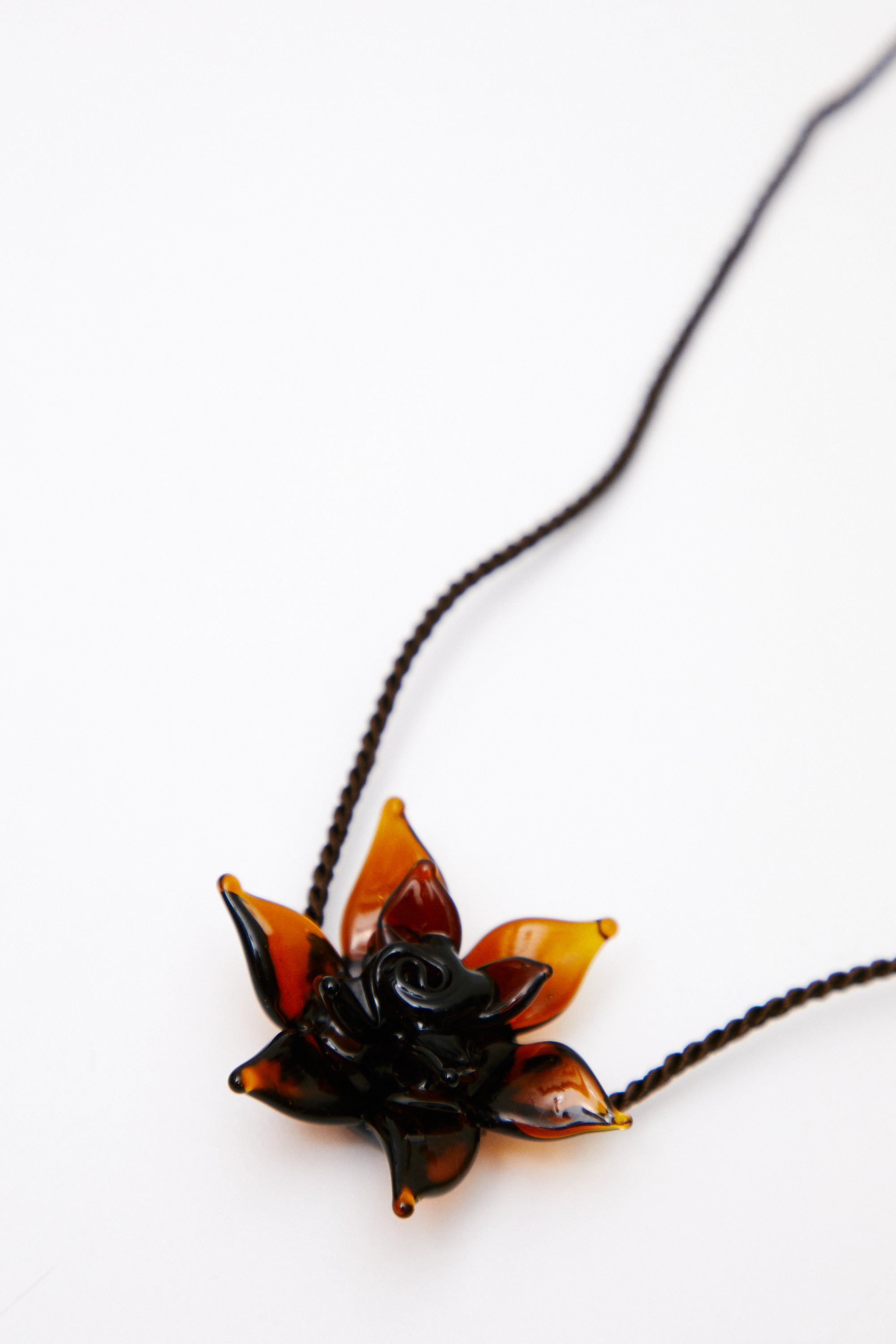 rina glass flower necklace eyland