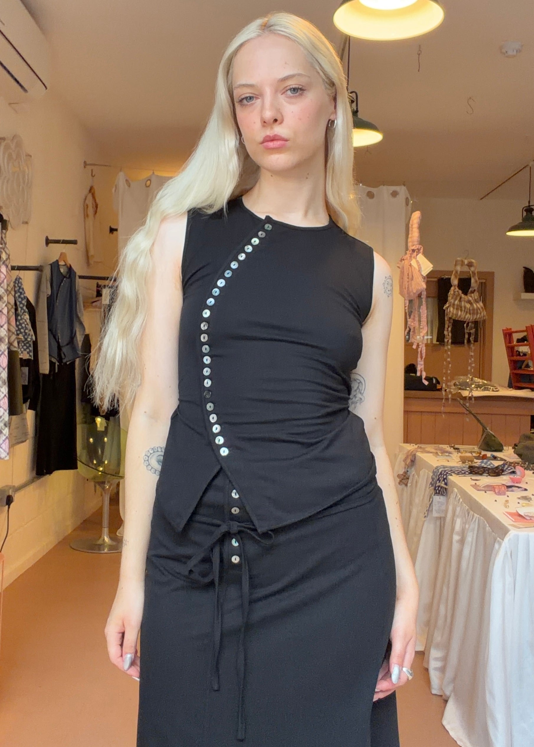 Caro Top Sleeveless in Black