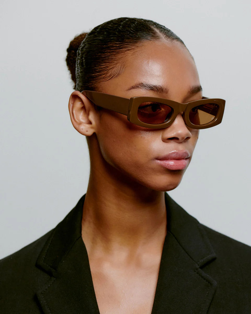 A.KJAERBEDE_FRIDA_KL2502_CHOCOLATE_SIDE_WOMAN_960x1200_crop_center_74795dee-e6bc-4da8-8969-7248ff964034.webp