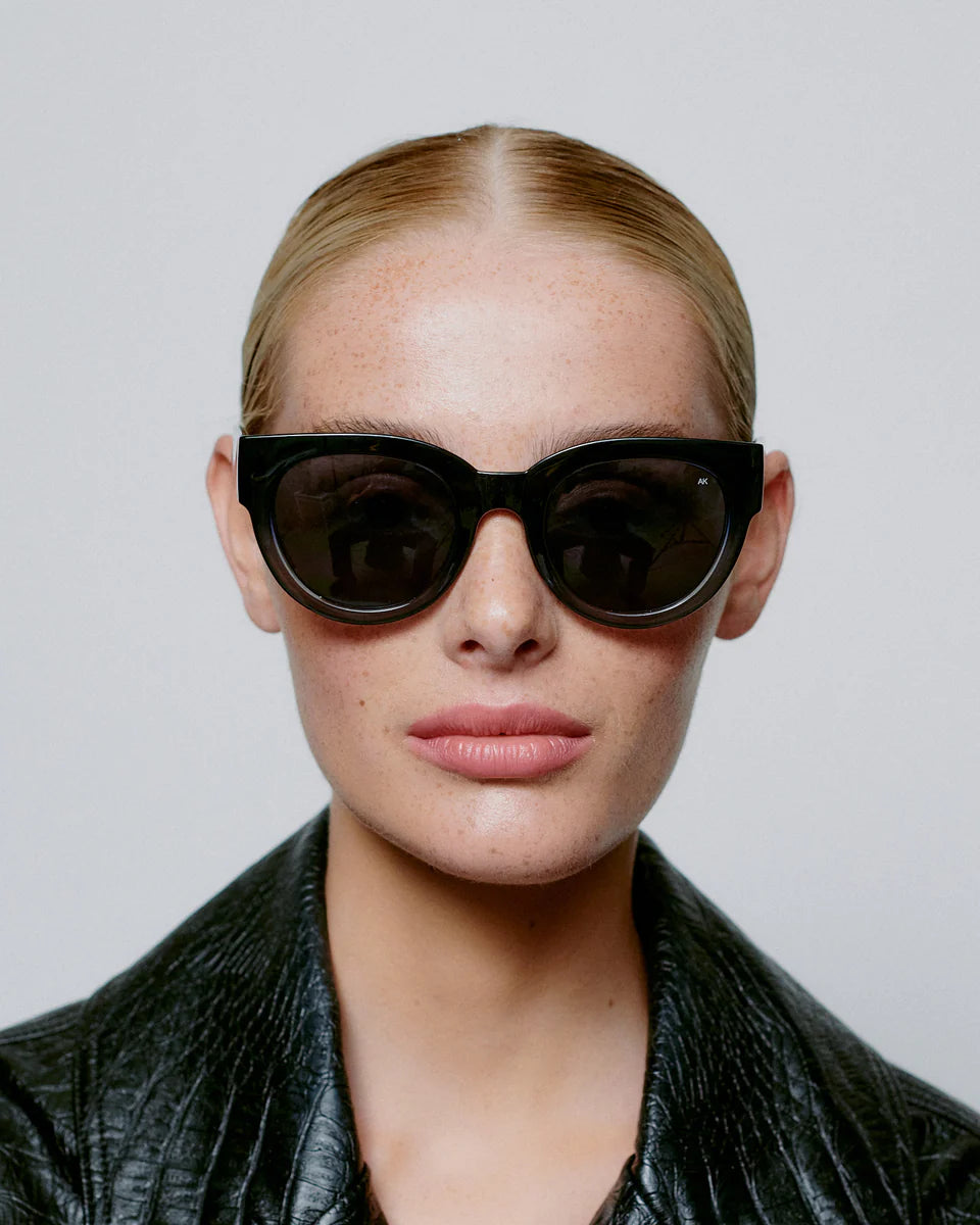 A.KJAERBEDE_LILLY_BLACK_GREY-TRANSPARENT_FRONT_WOMAN_