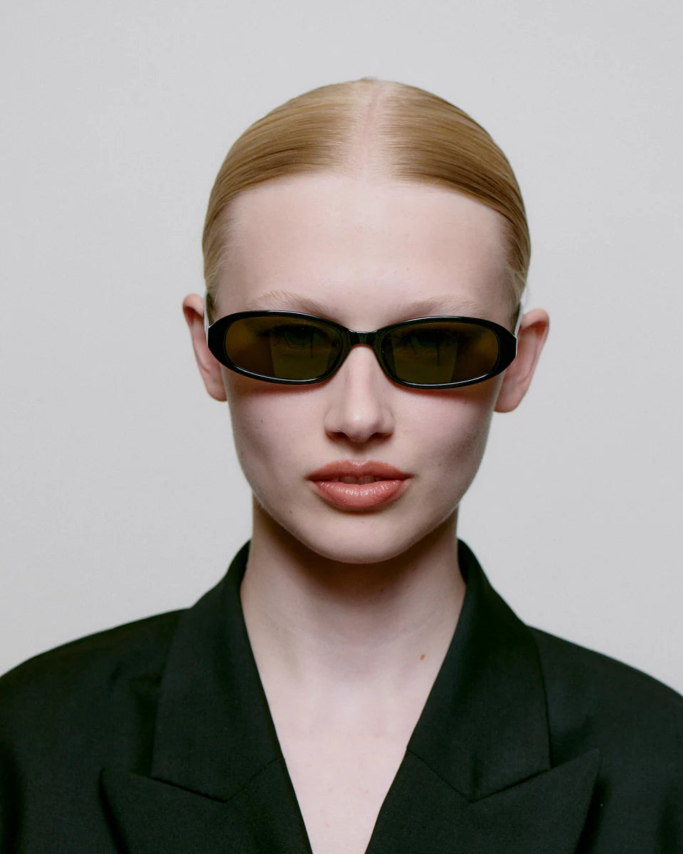 A.KJAERBEDE_MACY_KL2415_BLACK_FRONT_WOMAN_960x1200_crop_center_d3659cbe-e7d3-47fd-b385-562e4282a91e.webp
