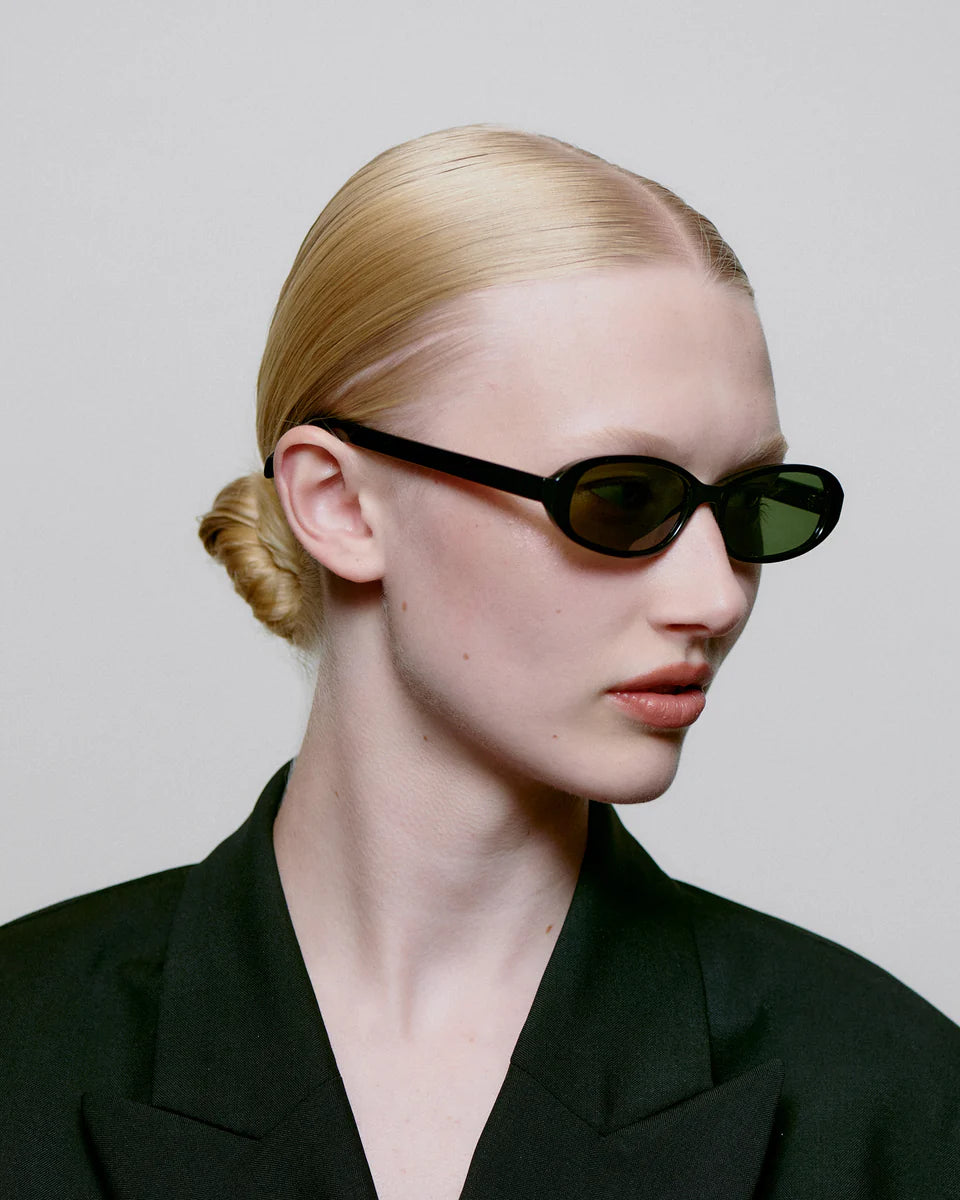 A.KJAERBEDE_MACY_KL2415_BLACK_SIDE_WOMAN_960x1200_crop_center_c977dc6f-0575-443d-b98c-96fdcfeaca09.webp