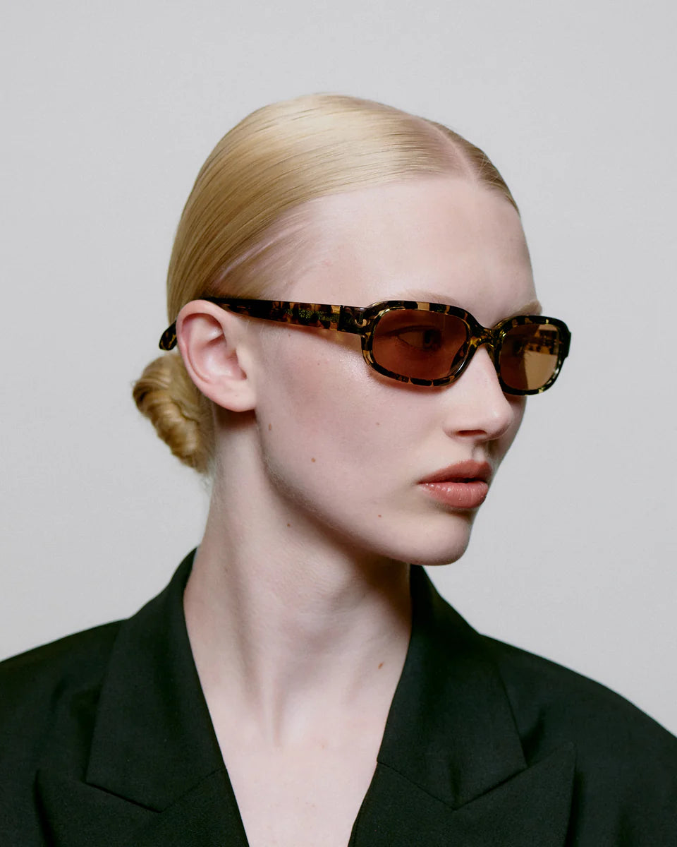 A.KJAERBEDE_WILL_SIDEPROFILE_BLACKYELLOW_TORTOISE_c30421cc-9483-44c0-a414-5c3fc5cf6d66.webp
