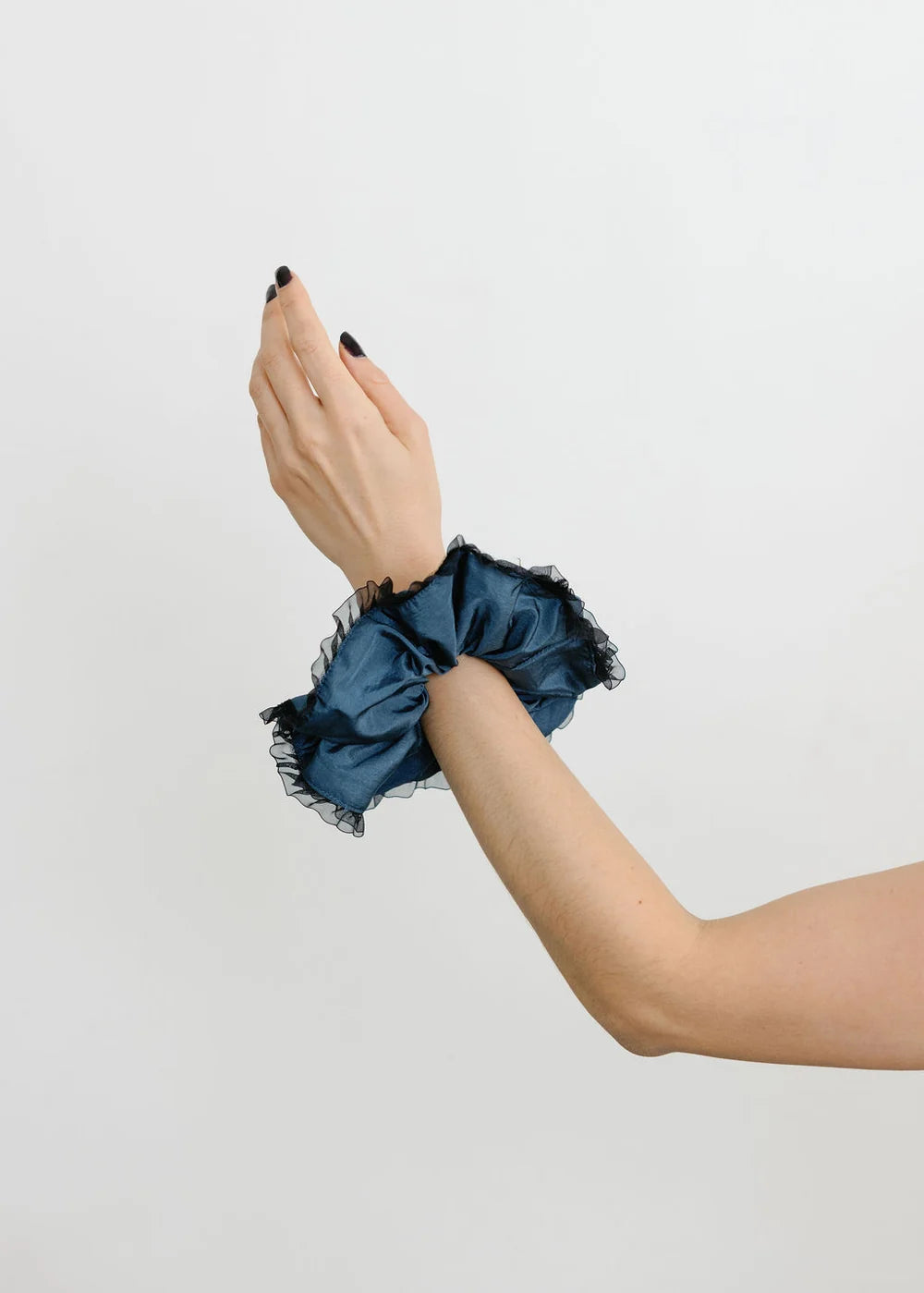 Doily Scrunchie Slate Taffeta