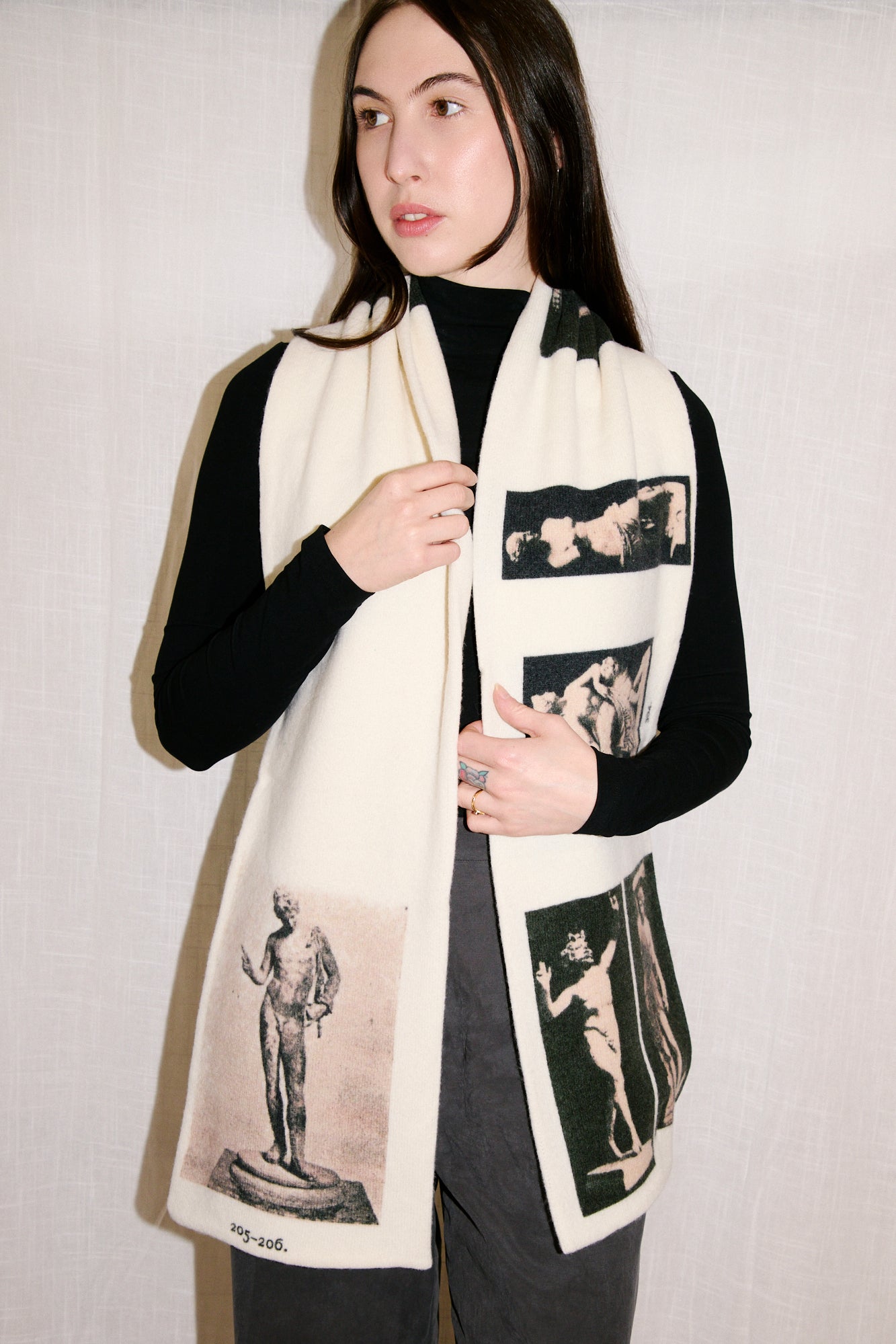 Hades Wool Narcissus Scarf