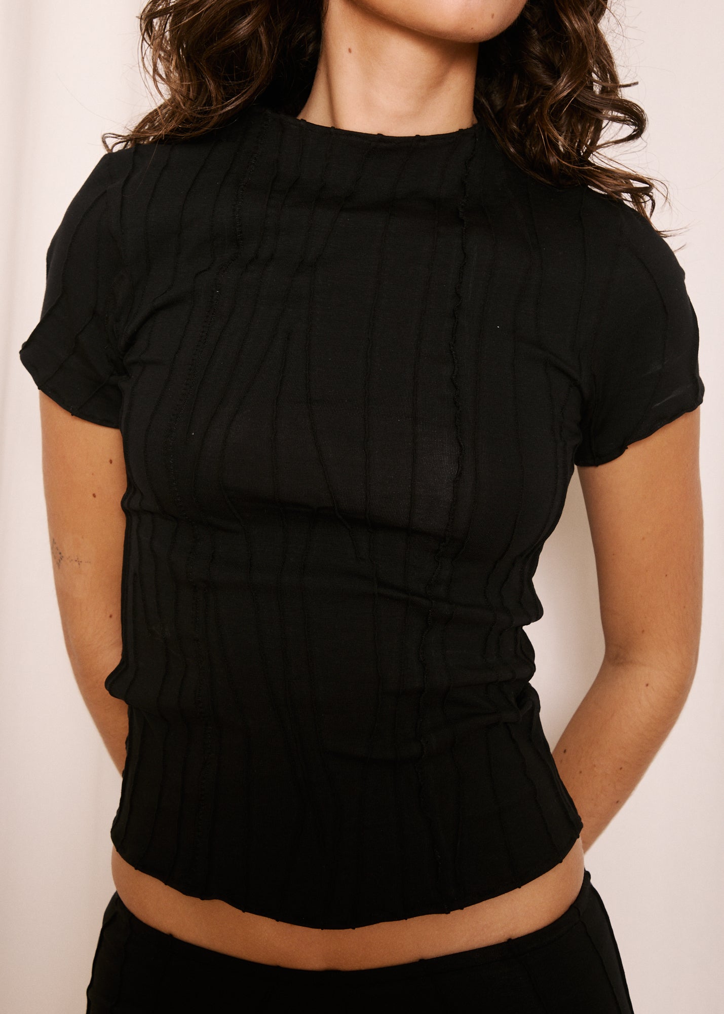 NORAH_Classy Tee Black Mariola Homoncik
