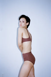 Overneath bra in choco brand imagery