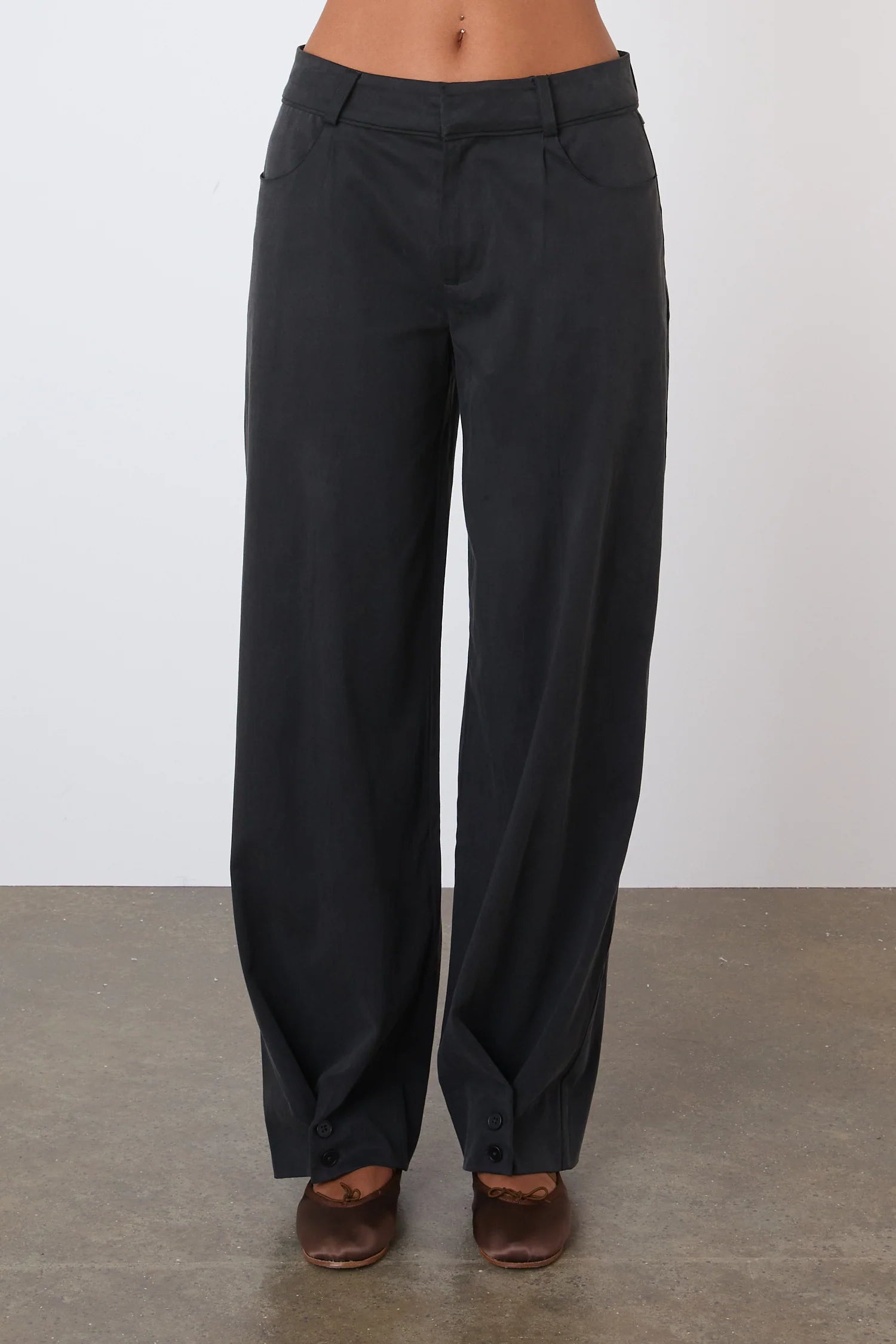 PeachyDen_Bardot_Trousers_Onyx_ba58c73e-dcec-4739-a41c-c7b27181e691.webp