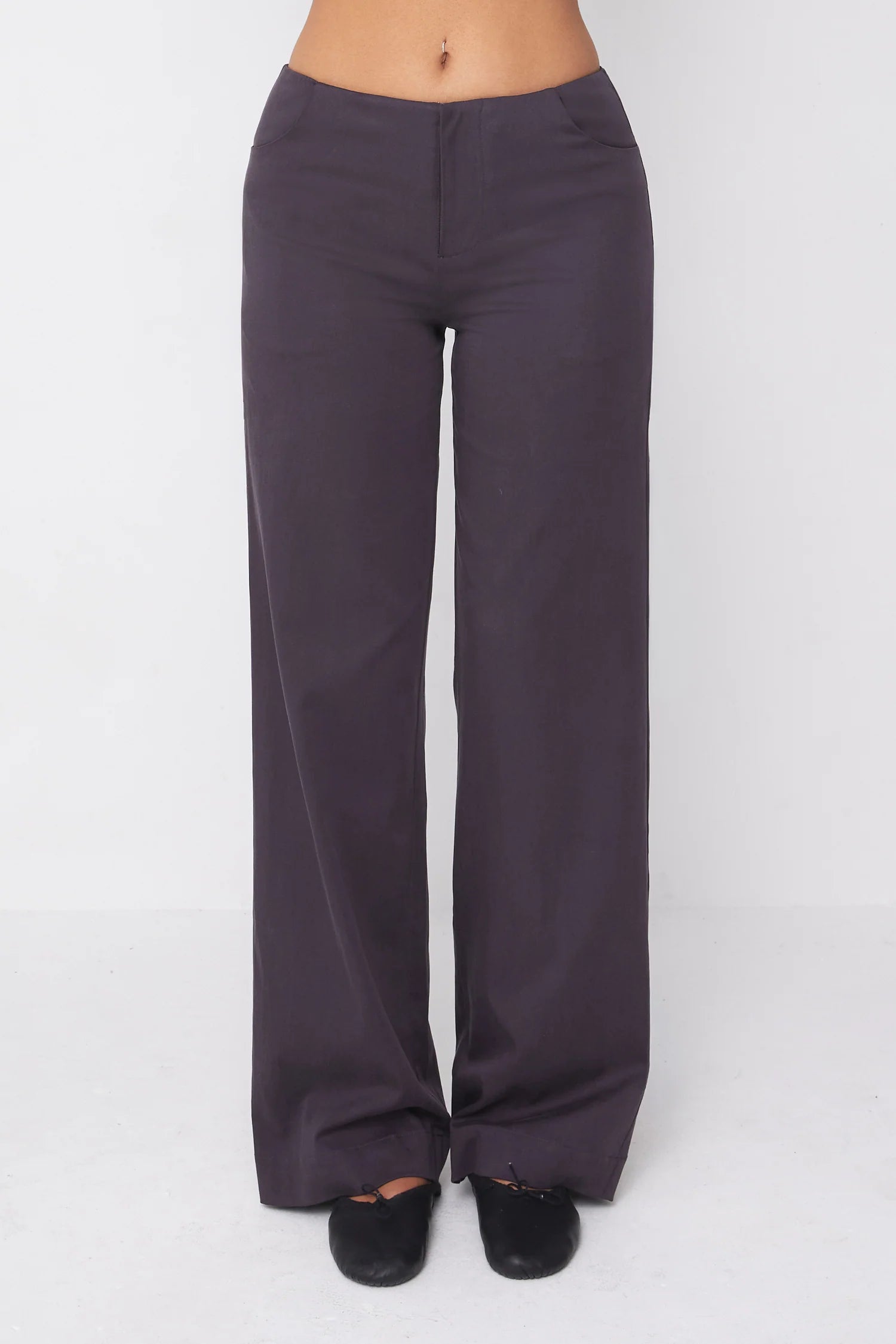 PeachyDen_TwiggyTravelTrouser_Fig.webp