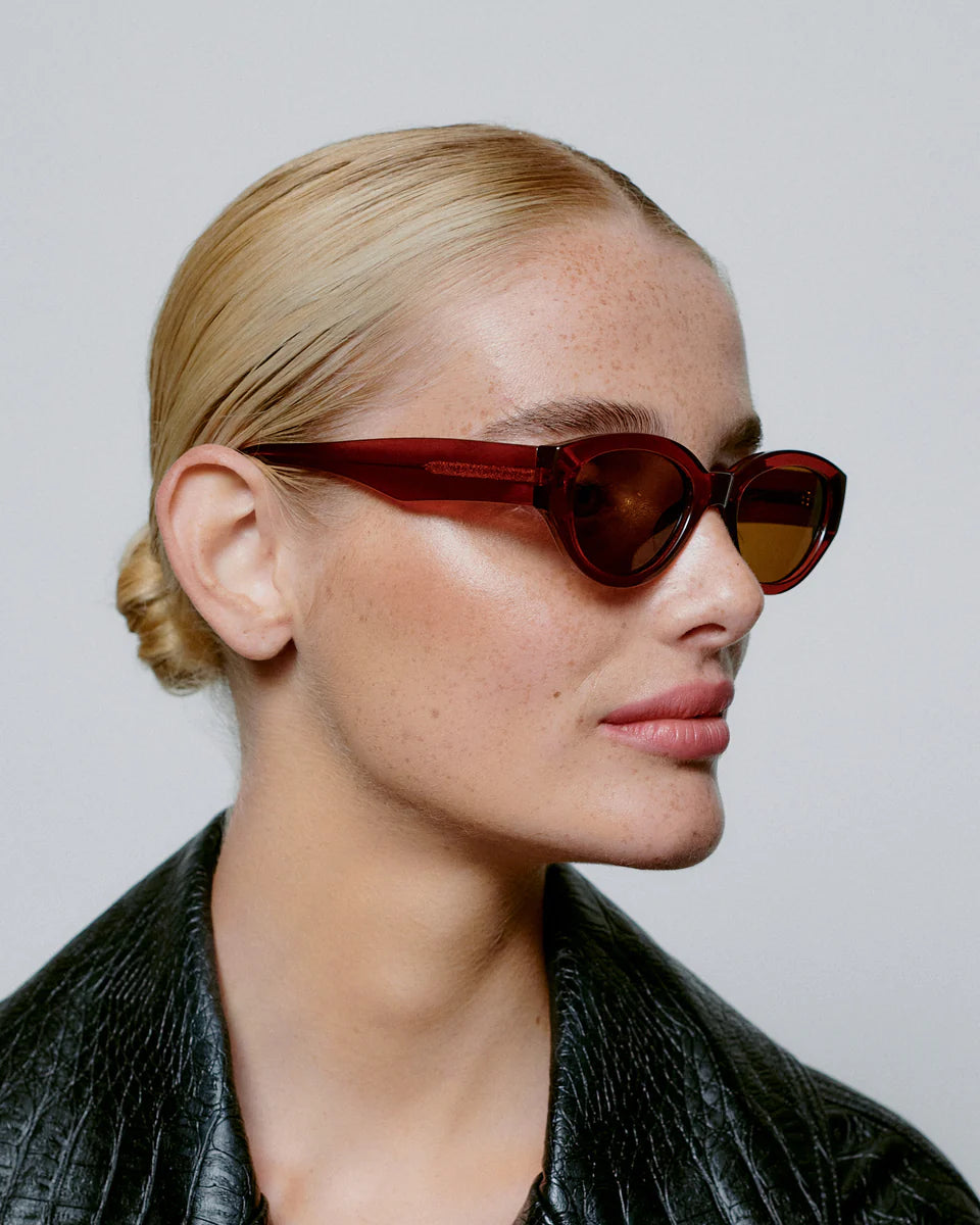 WINNIE_BROWN_SIDEPROFILE.webp