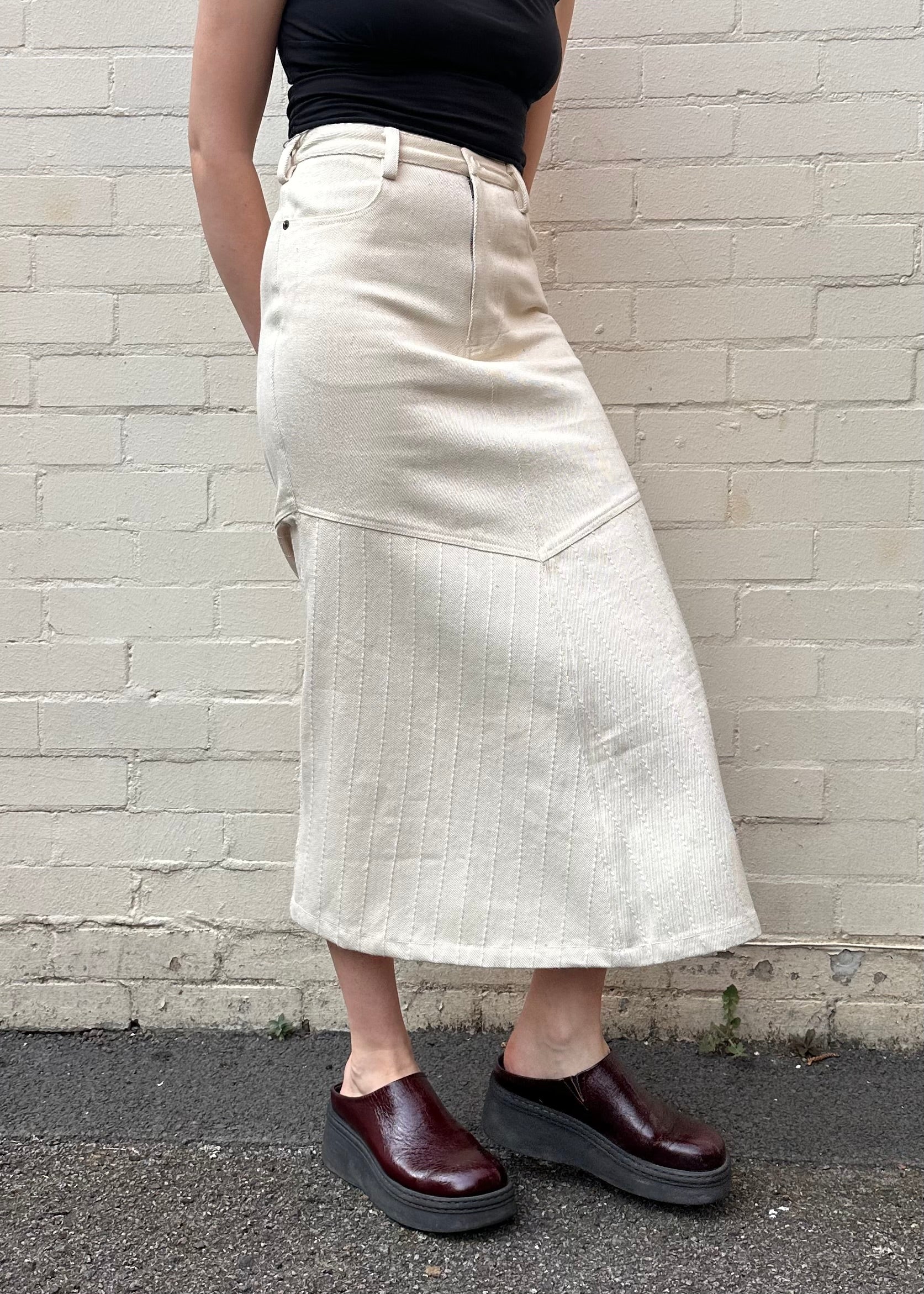 W'menswear Ranch Skirt Natural worn by Elizabeth