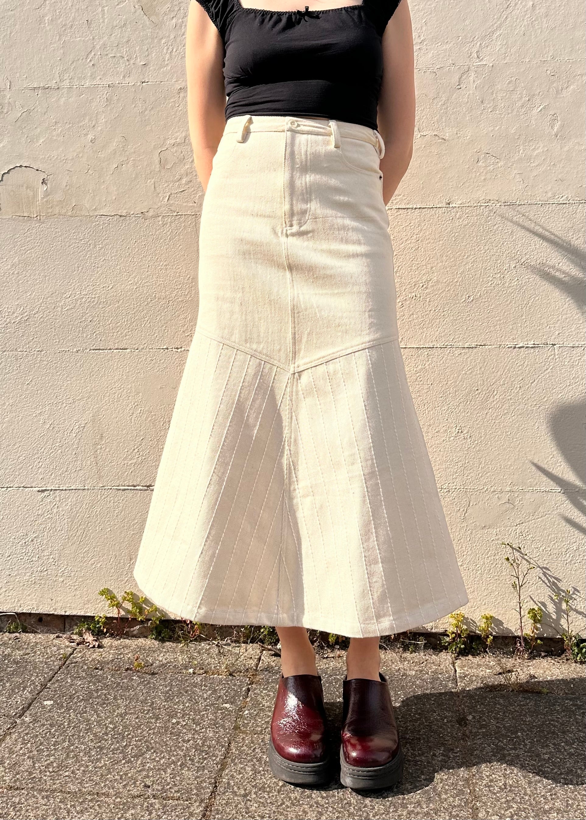 W'menswear Ranch Skirt Natural worn by Elizabeth