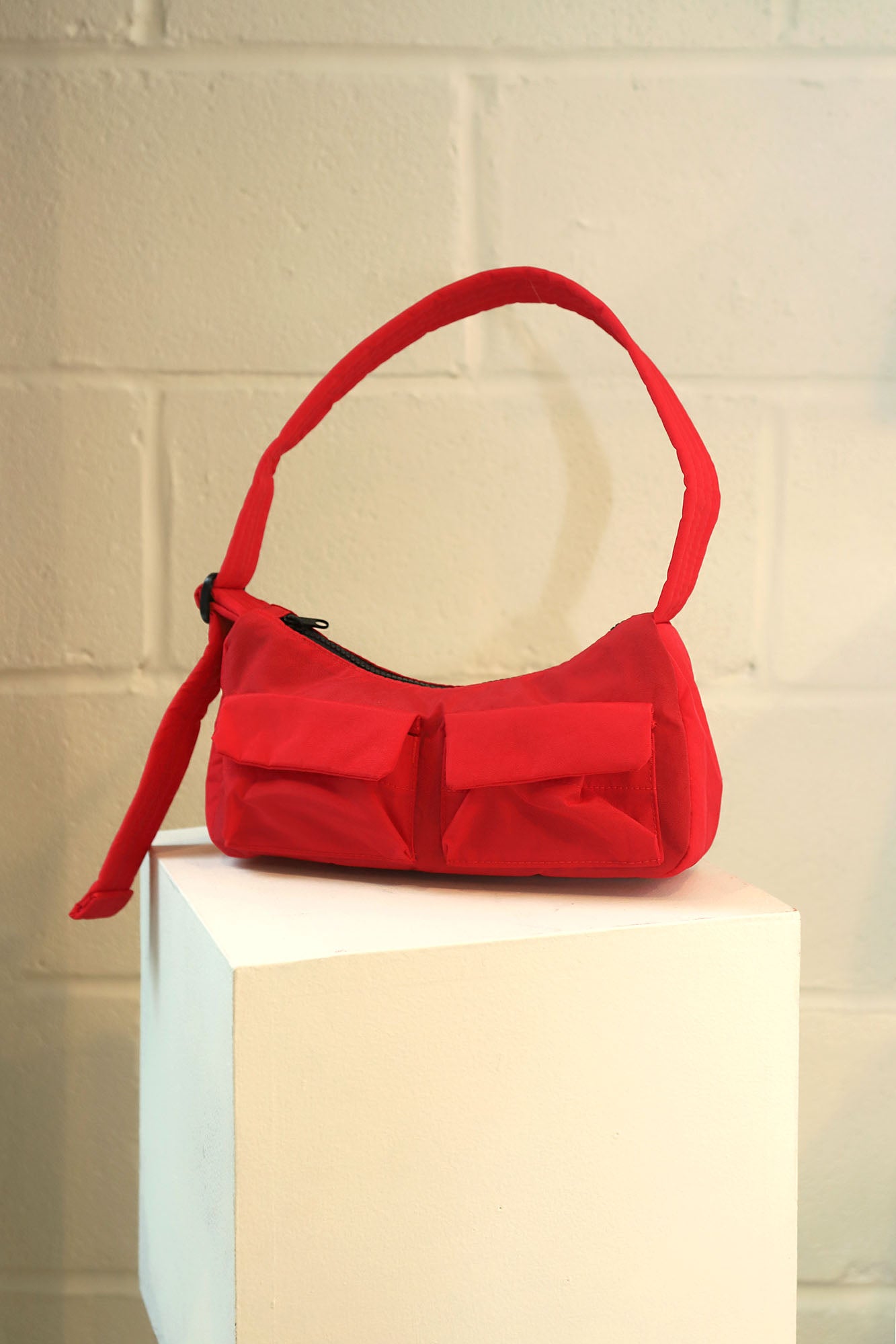 Baggu cargo shoulder bag in candy apple