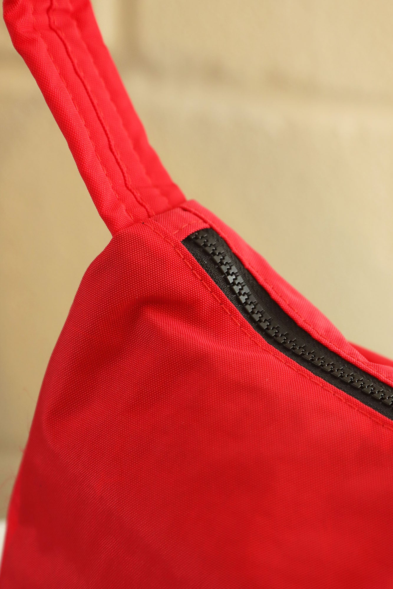 Baggu cargo shoulder bag in candy apple