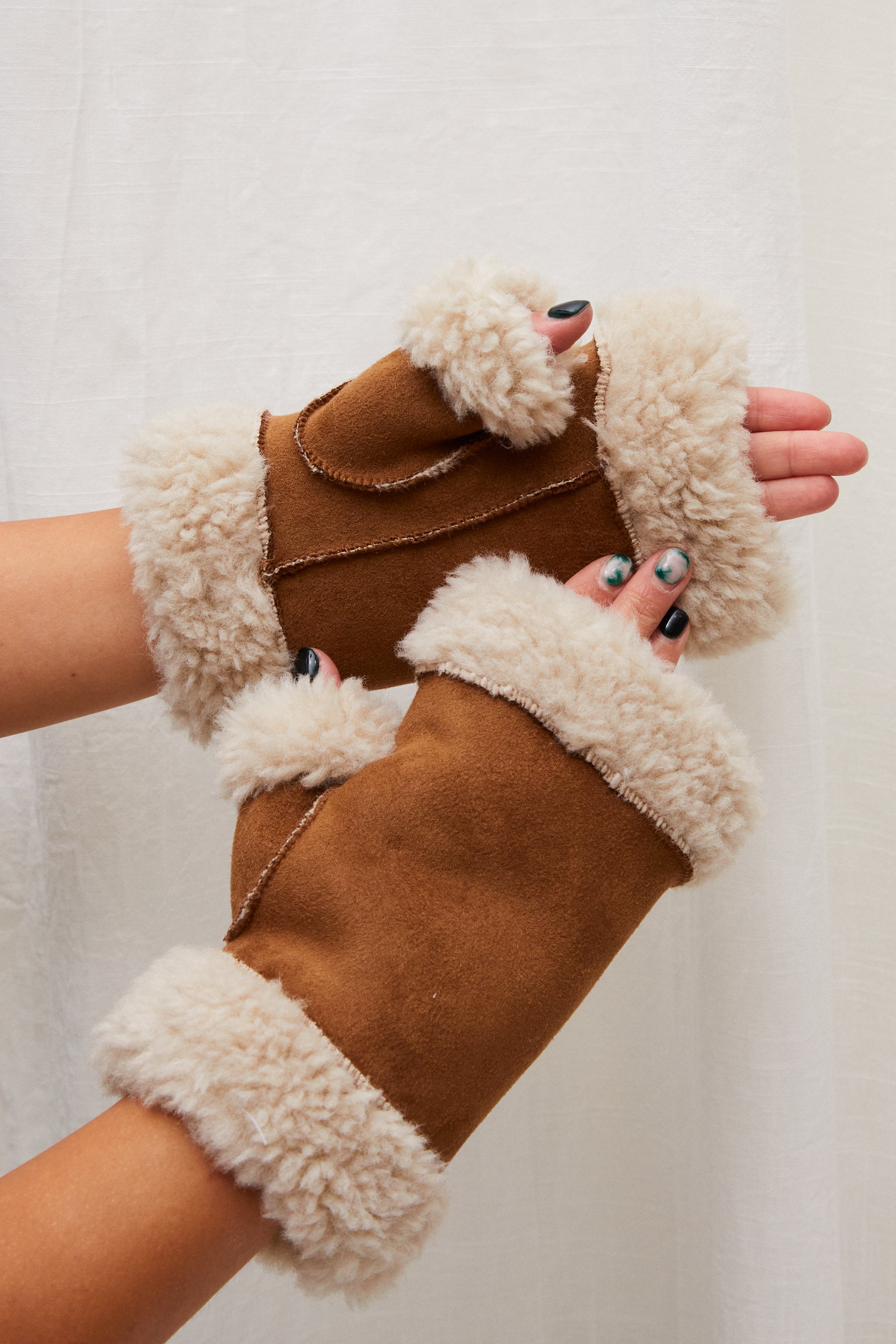 Jakke sandy shearling gloves in tan