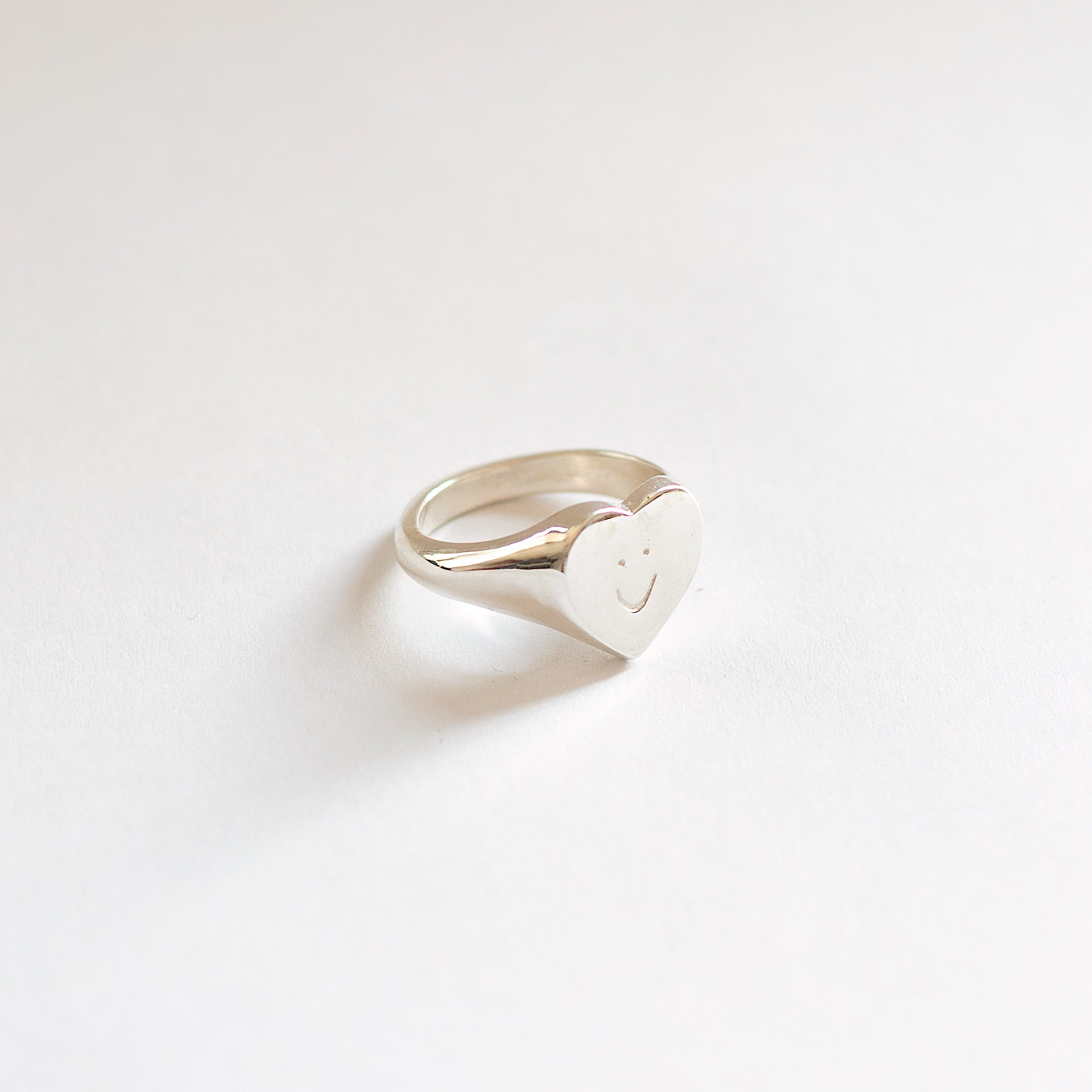 sken studio smiley heart signet